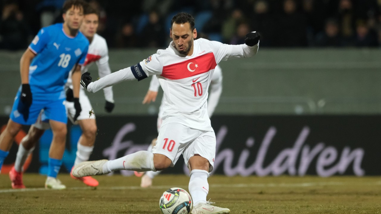 Çalhanoğlu'nun İzlanda maçında yaşadığı talihsizlik dünya basınında