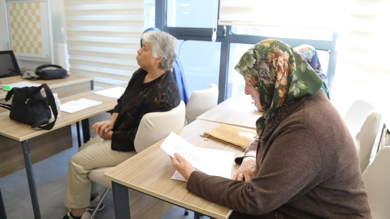 Çankaya Belediyesi'nin yetişkinler için okuma yazma seferberliği