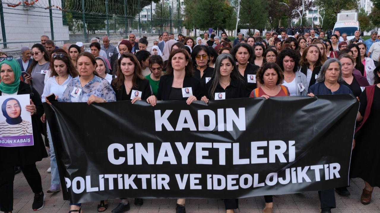 Diyarbakır'da kadınlardan Rojin Kabaiş için sessiz yürüyüş: Katillerini bulacağız