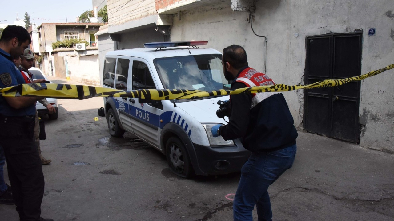 Babasıyla kavga etti, ihbara gelen polislere ateş açtı