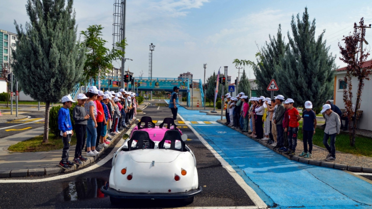 Diyarbakır'da çocuklara trafik eğitimi verildi