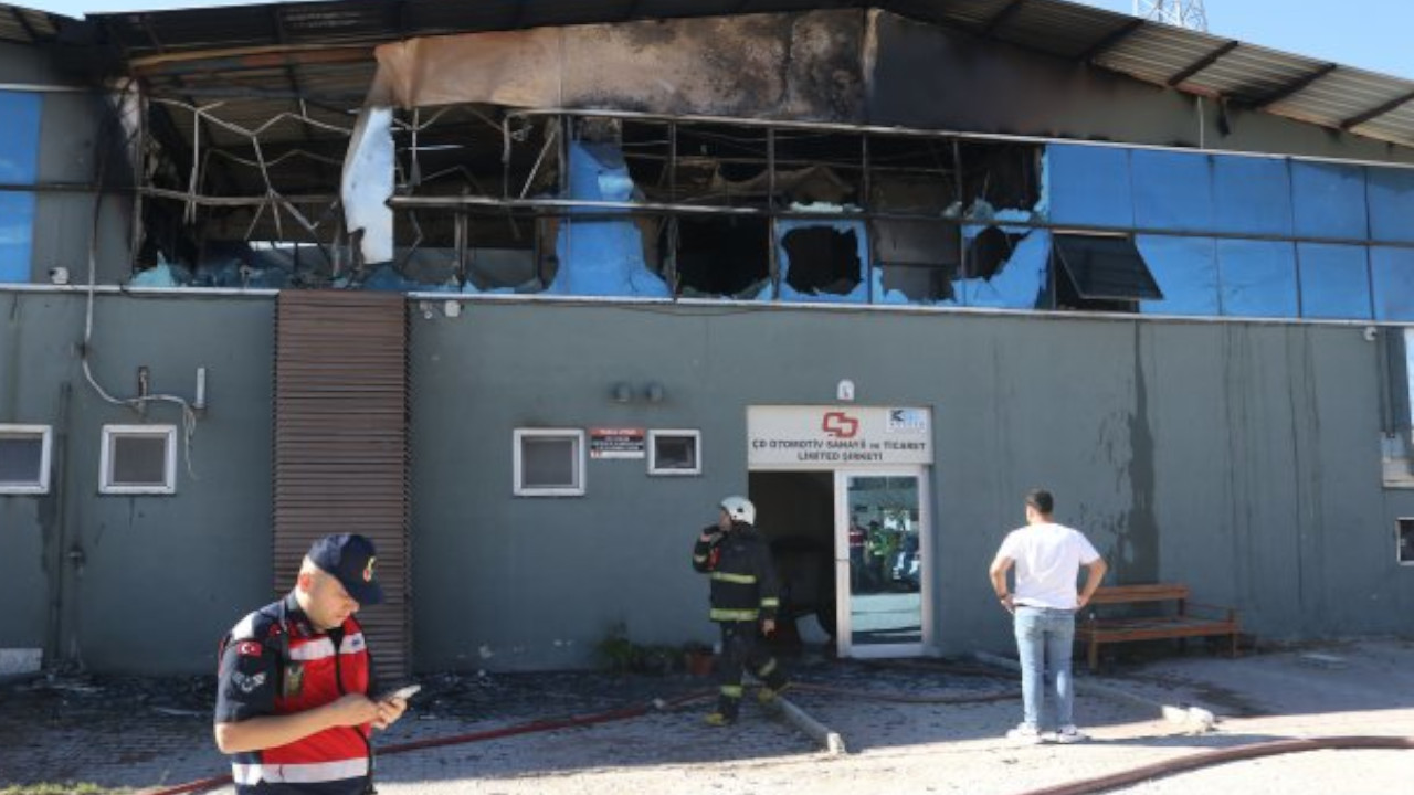 Antalya'da depo yangını büyümeden söndürüldü