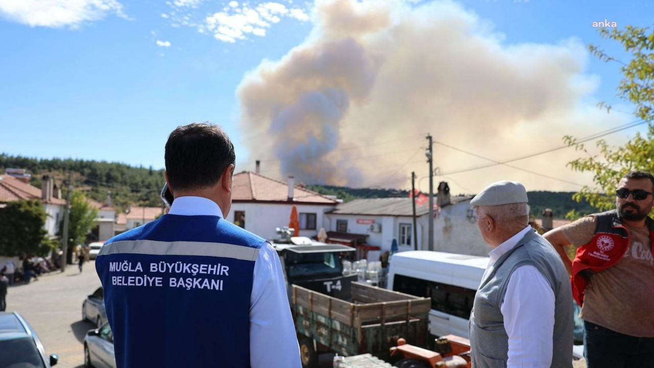 Muğla'da dün başlayan yangınlara müdahale sürüyor