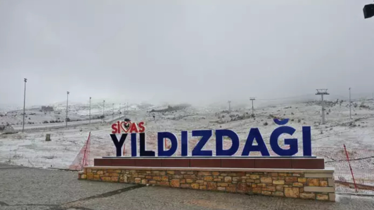 Sivas'ta Yıldız Dağı'na kar yağdı