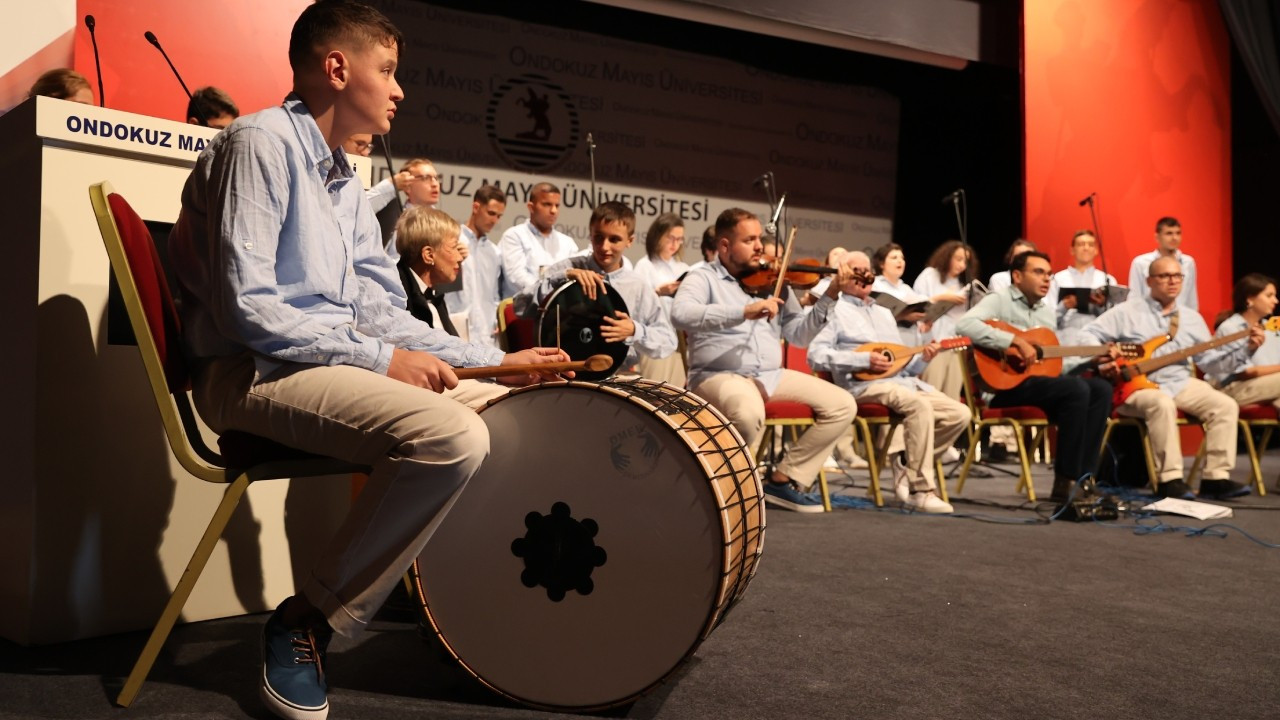 Otizmli bireylerden oluşan koro, şehir şehir gezip konser veriyor