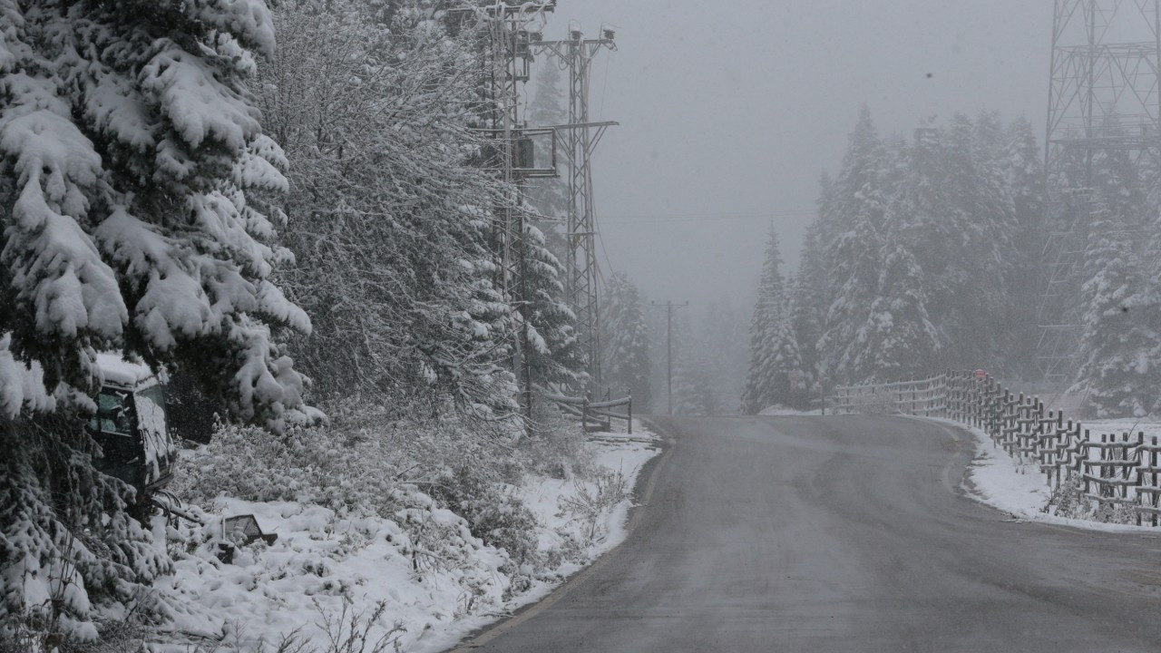 Bolu Dağı'nda sis ve kar etkili oldu