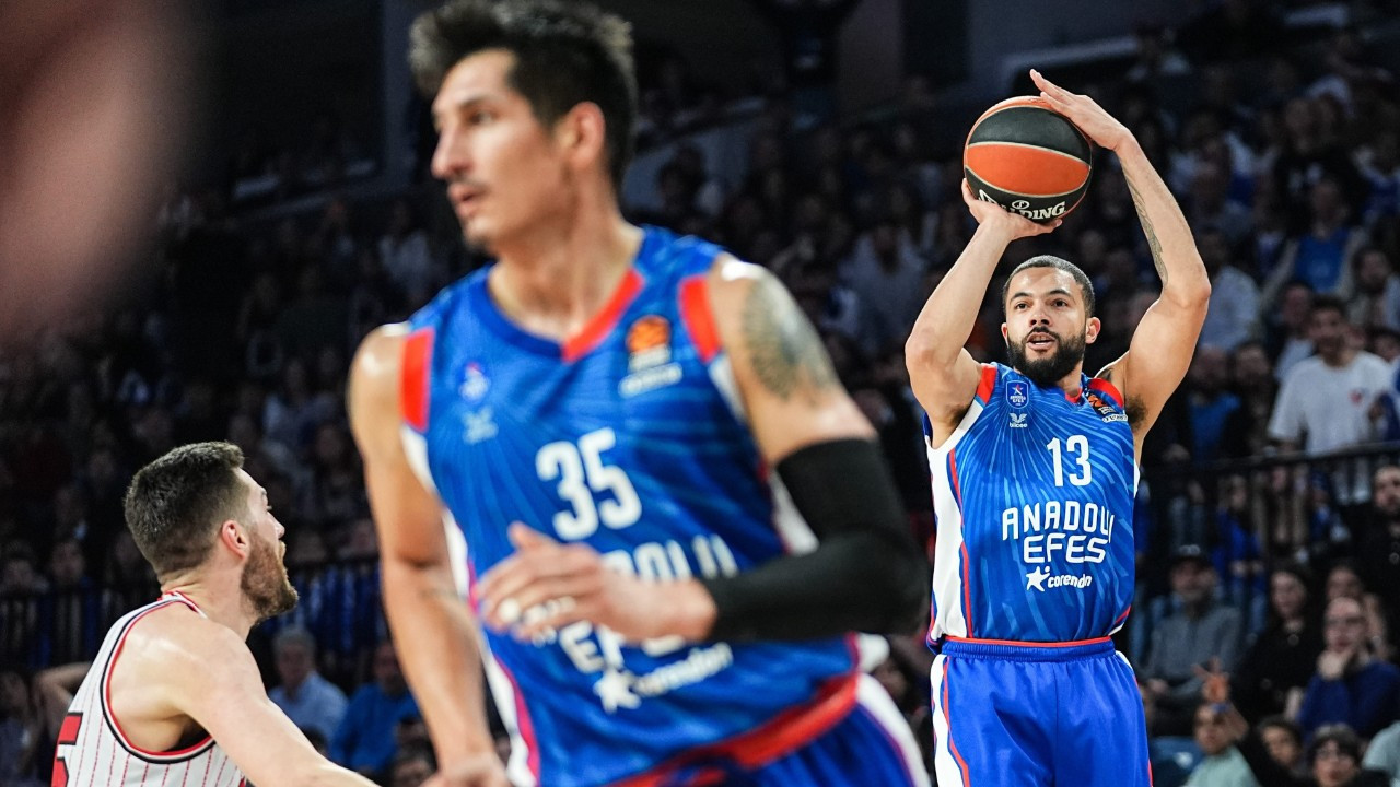 Anadolu Efes geriden gelip kazandı