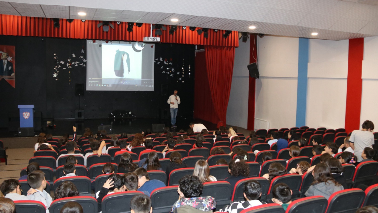 Edremit Belediyesi’nden öğrencilere geri dönüşüm semineri