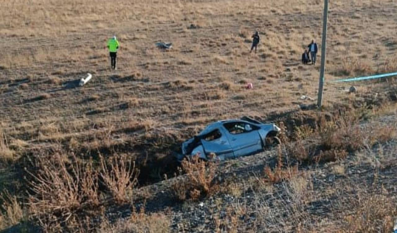 Van’da kamyonet şarampole yuvarlandı: 2 ölü