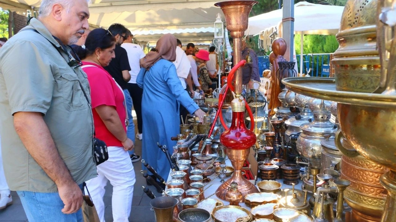 Antika meraklıları düzenlenen festivalde bir araya geldi