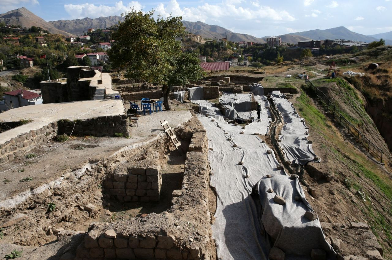 Bitlis Kalesi'nde saraya ait anahtar bulundu - Sayfa 1