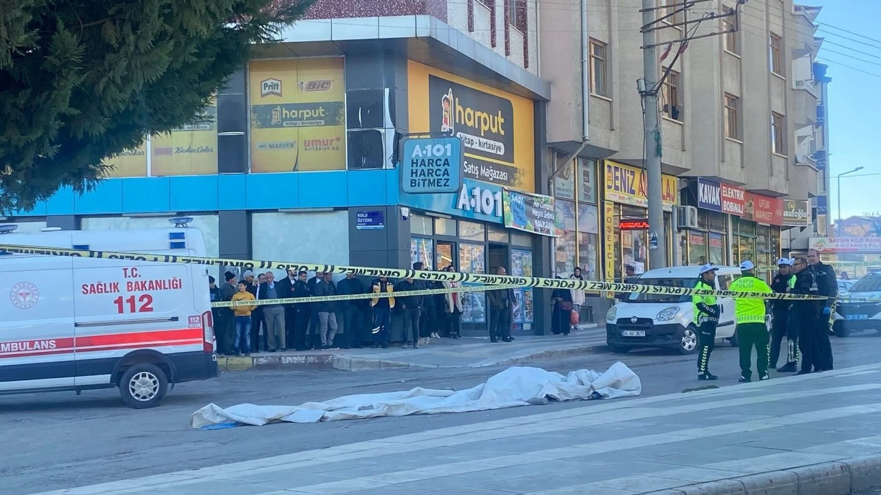 Elazığ'da beton pompasının çarptığı yaya öldü