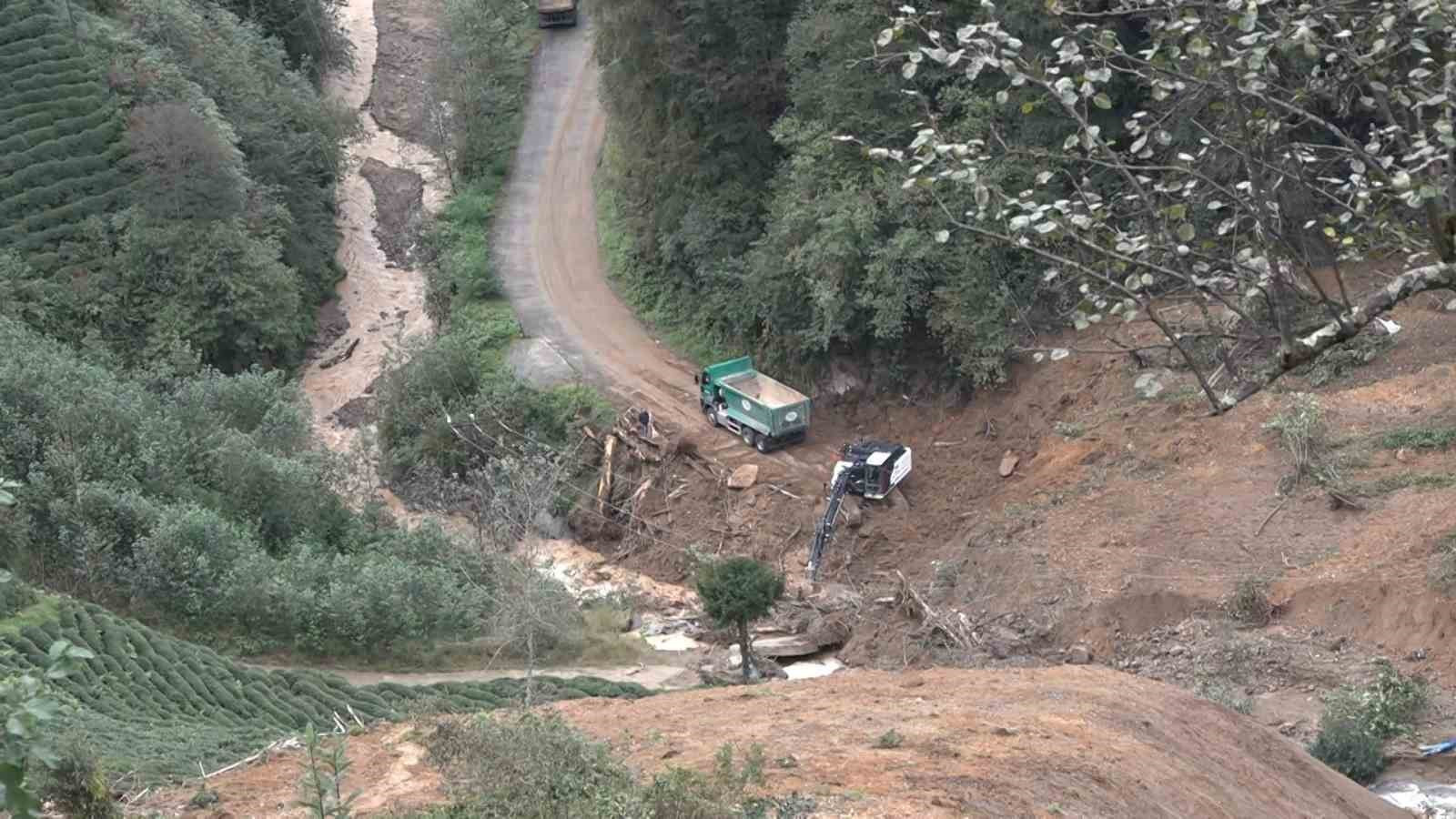 Rize'deki heyelan sonrası temizleme çalışması başlatıldı