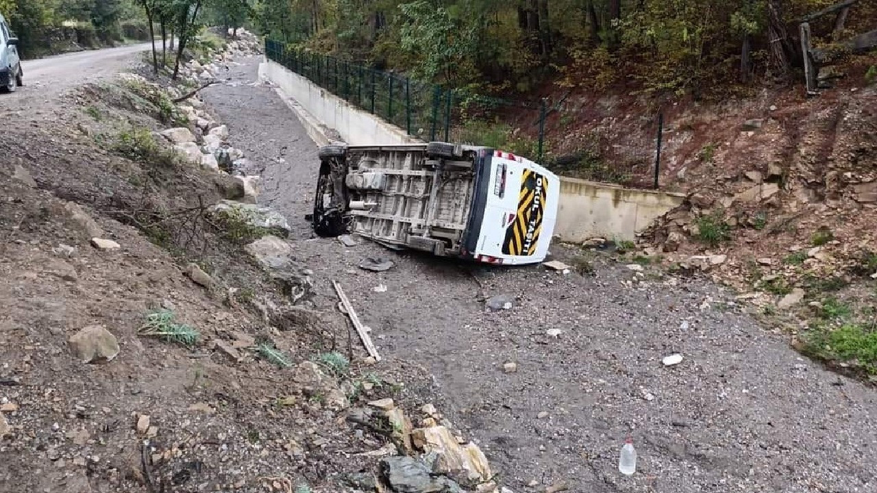 Samsun'da öğrenci servisi devrildi: 9 yaralı