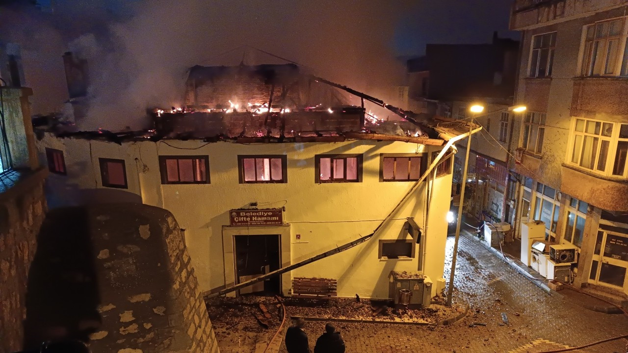 Kastamonu'da yangın: Tarihi hamam kullanılamaz hale geldi