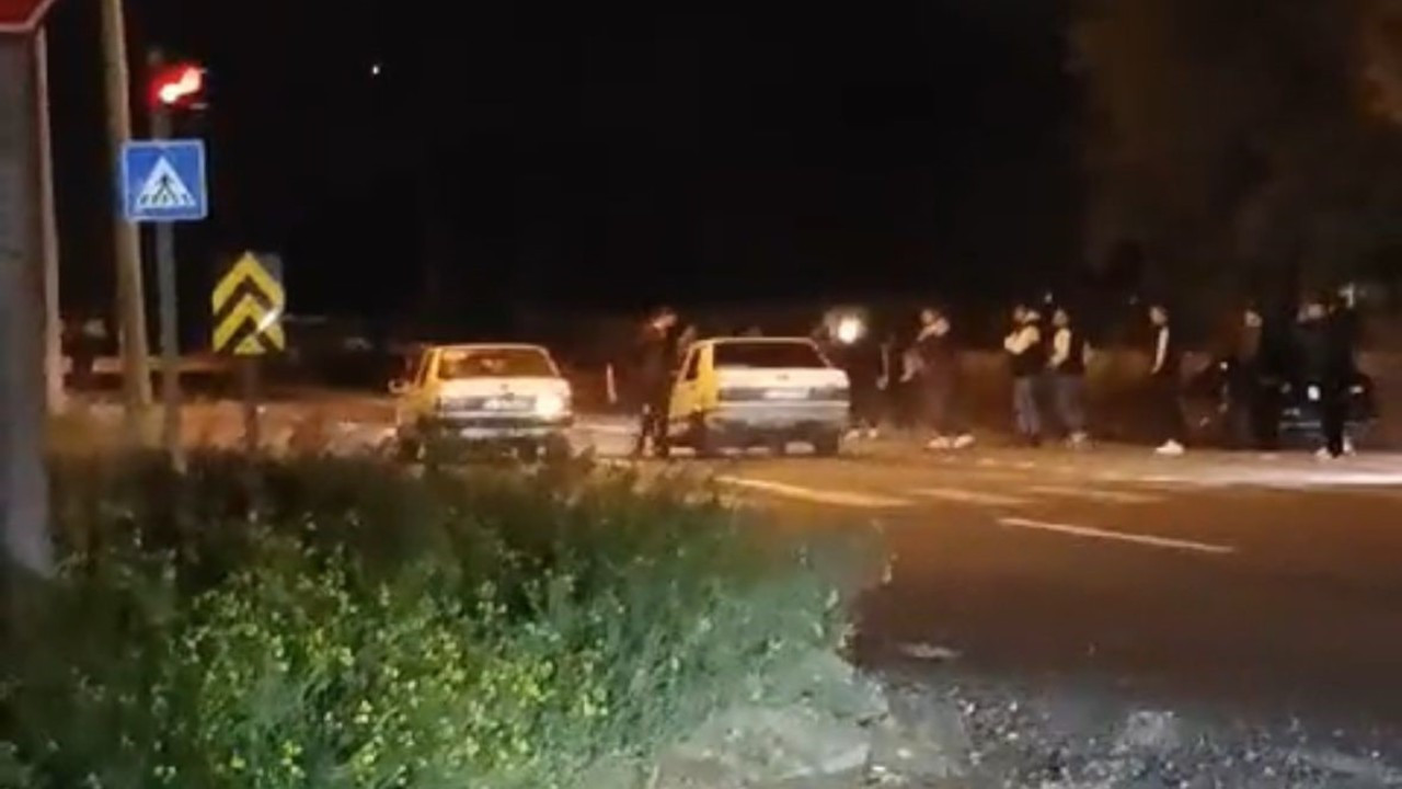 Yolu kapatarak yarış yapan sürücülere ceza