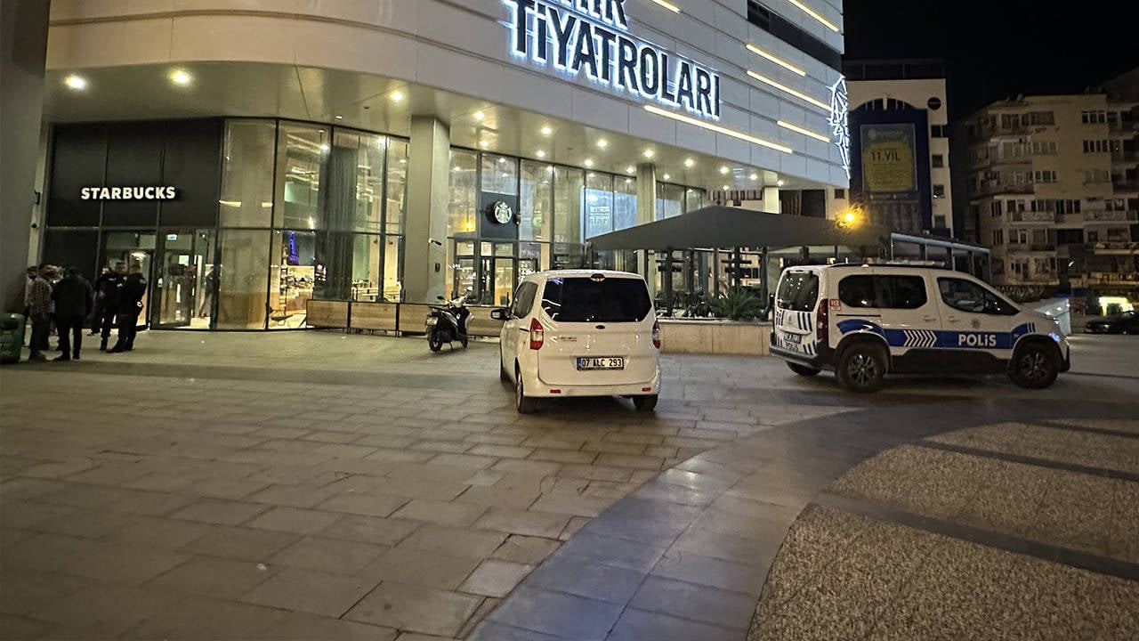 Antalya'da Starbucks'a molotoflu saldırı