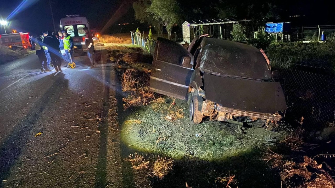 Uşak'ta direğe çarpan araçta 1 kişi öldü, 1 kişi yaralandı