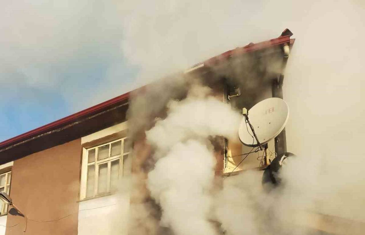 Bolu'da lastikçide çıkan yangın söndürüldü