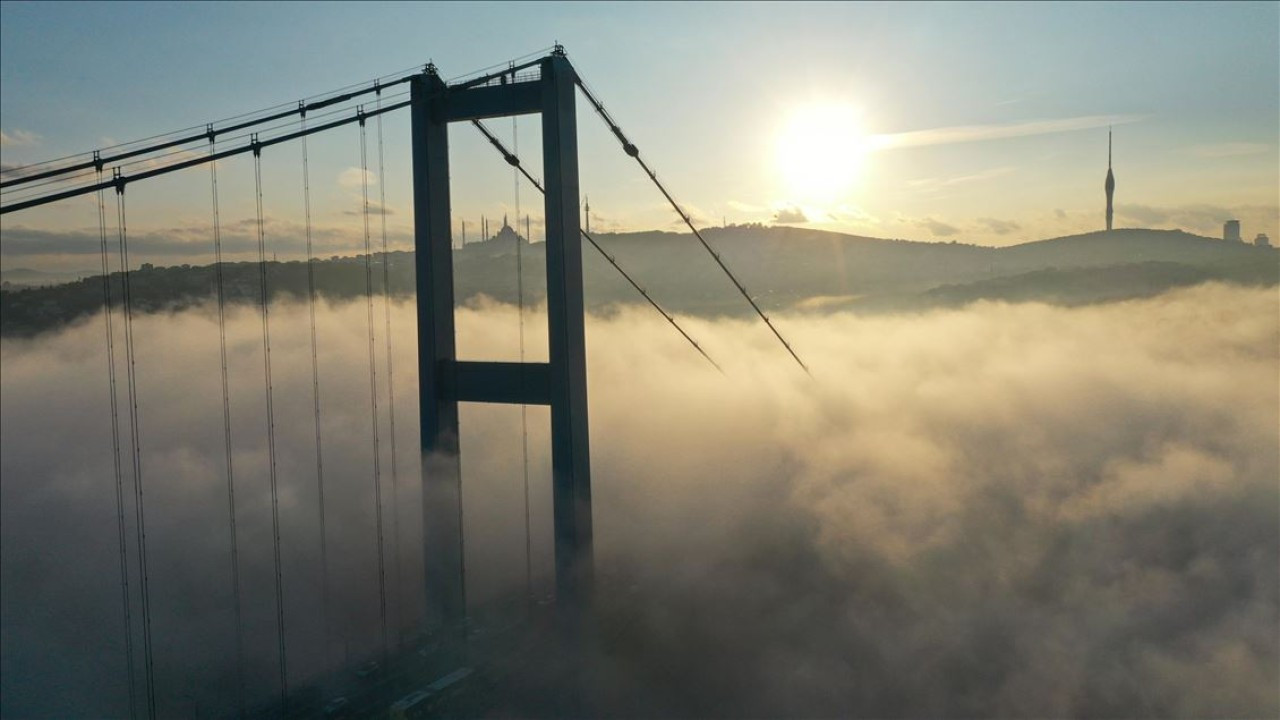 İstanbul Boğazı'nda sis engeli: Çift yönlü gemi trafiğine kapatıldı