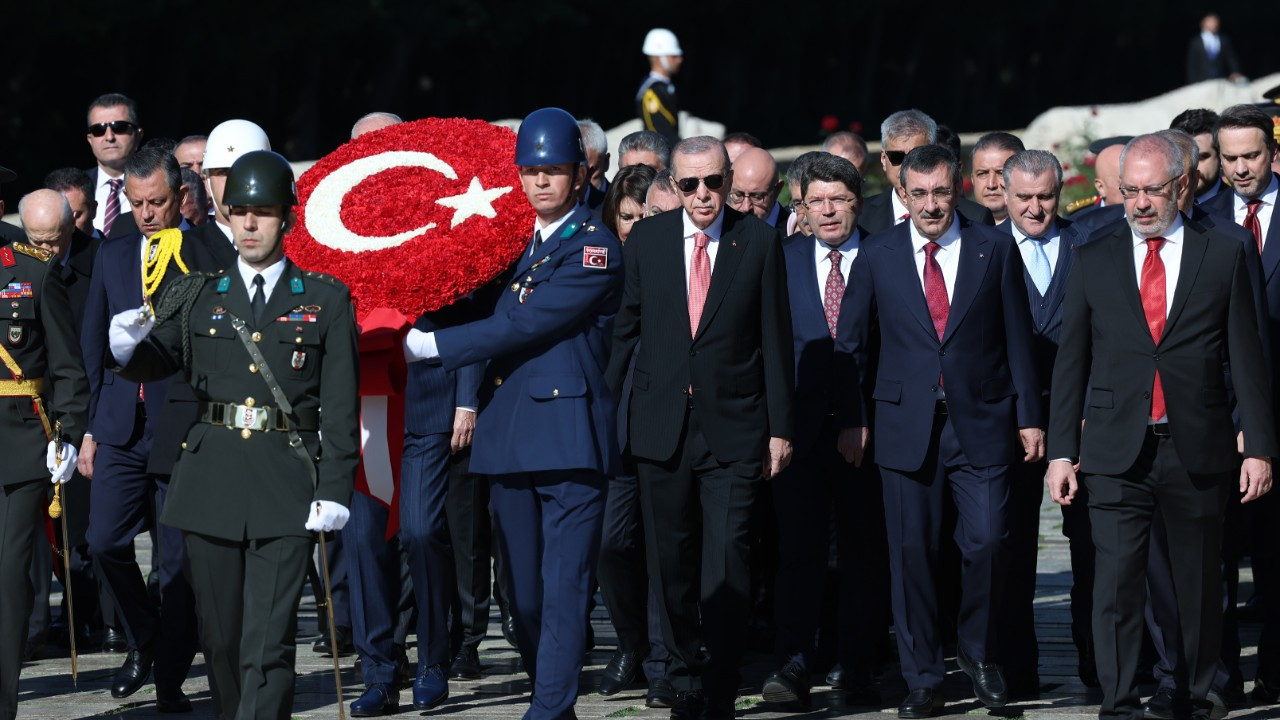 Anıtkabir'de Cumhuriyetin 101. yılı için resmi tören