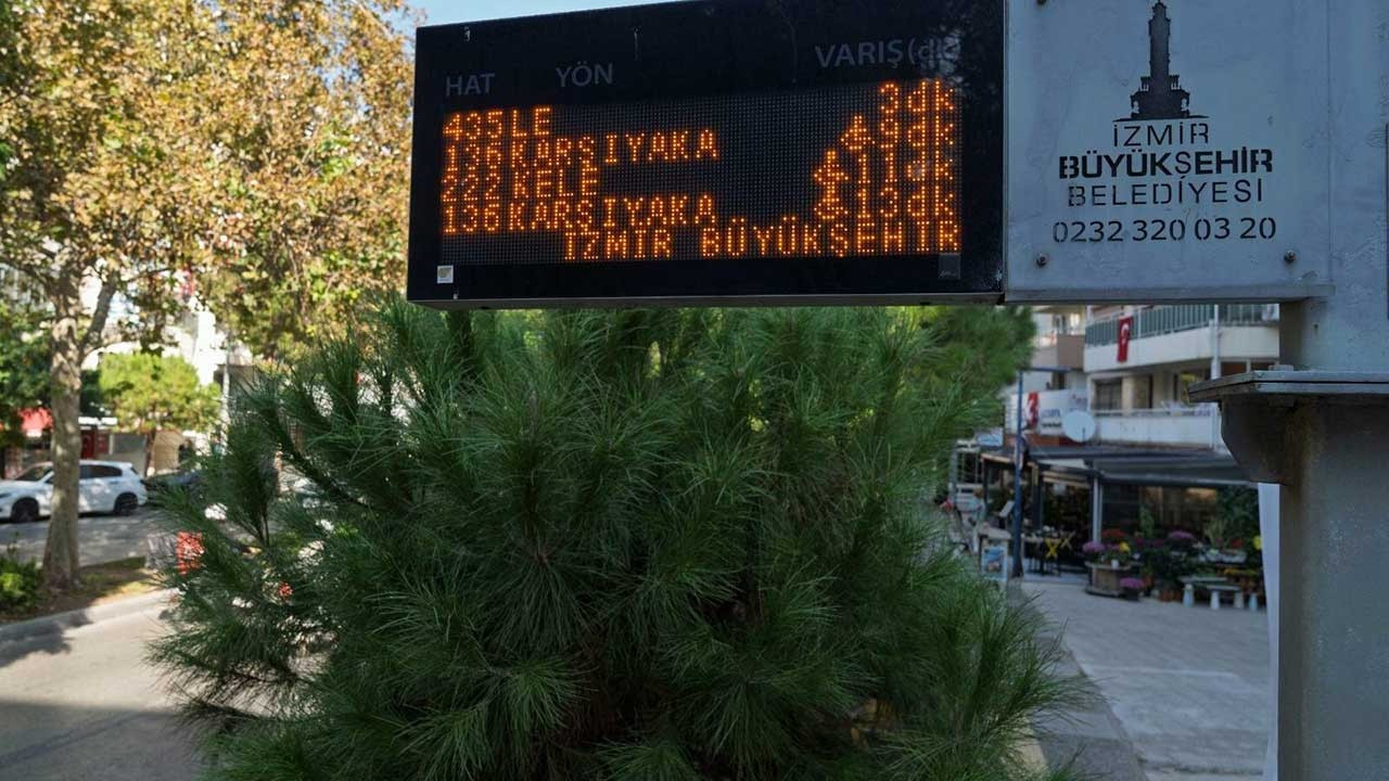 Akıllı duraklar, İzmir Büyükşehir’in kendi yazılımıyla devrede