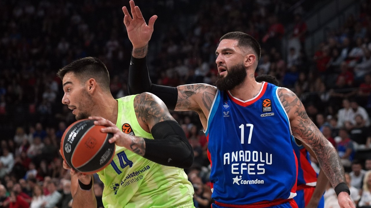 Anadolu Efes, Barcelona'ya mağlup