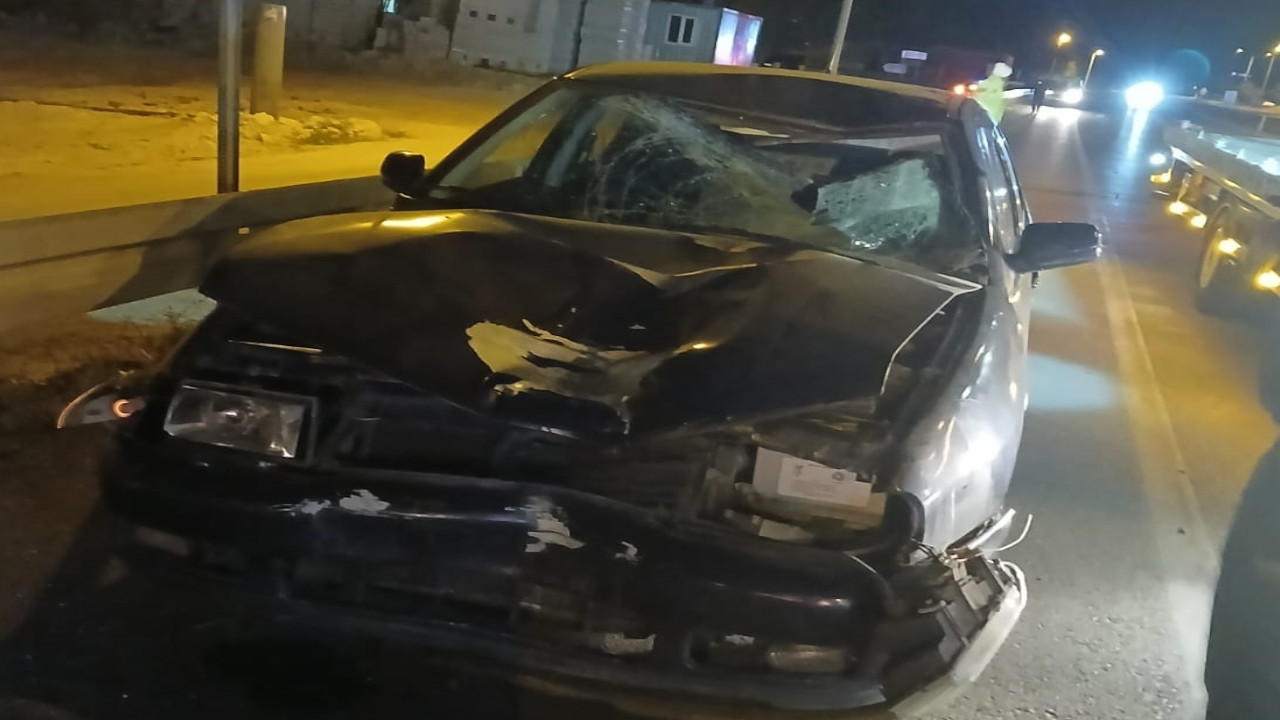 Kırşehir'de otomobil yol kenarındaki yayaya çarptı