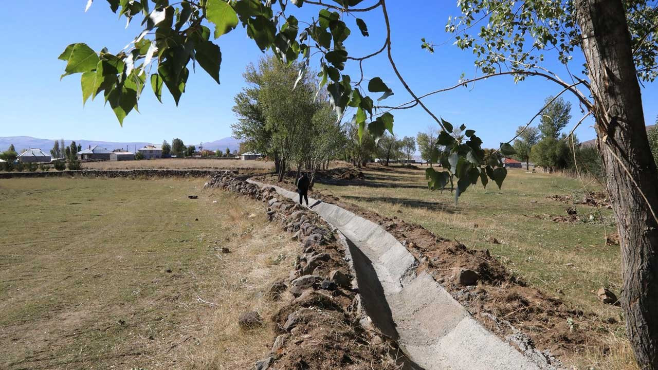 Muradiye’deki gölet 180 dekar alanın suyunu karşılayacak