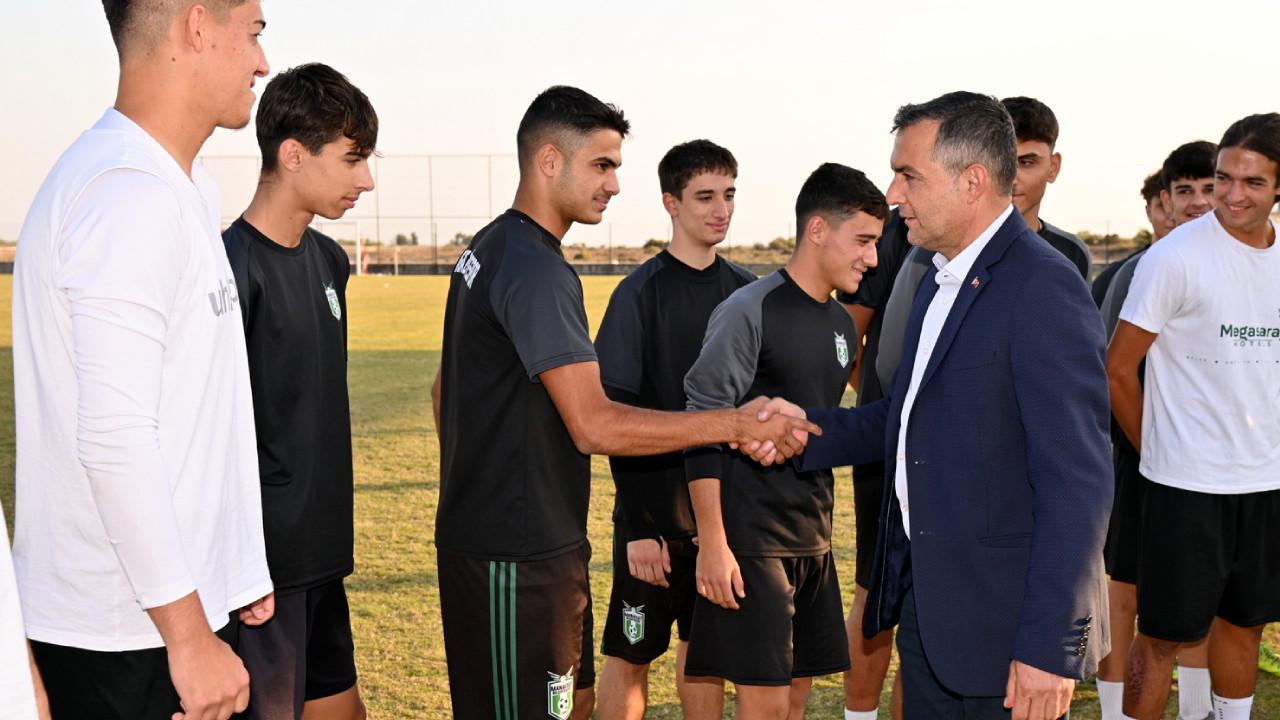 Manavgat Belediye Başkanı Kara, genç futbolcuları ziyaret etti