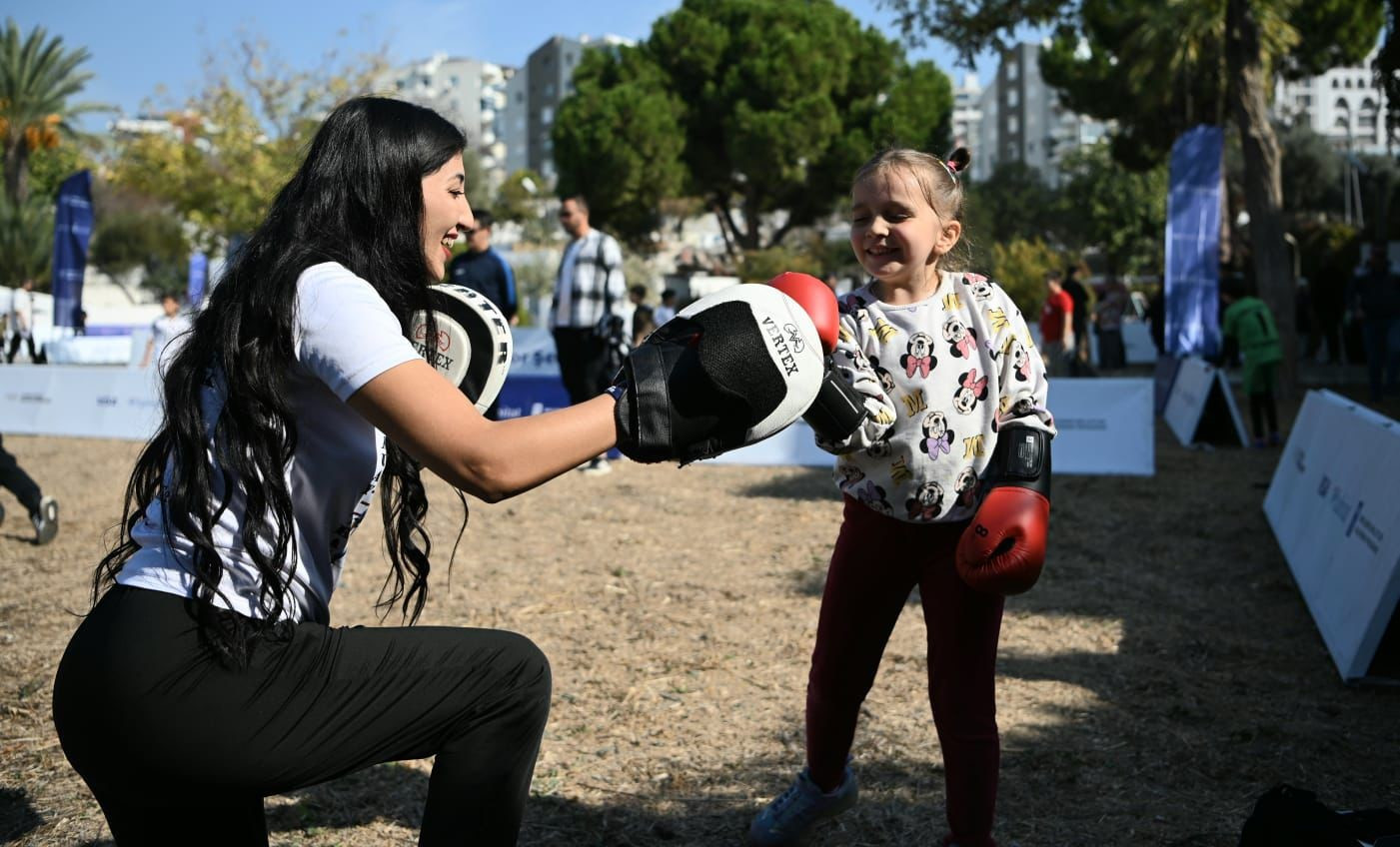 Kuşadası’nda çocuklar için spor şenliği