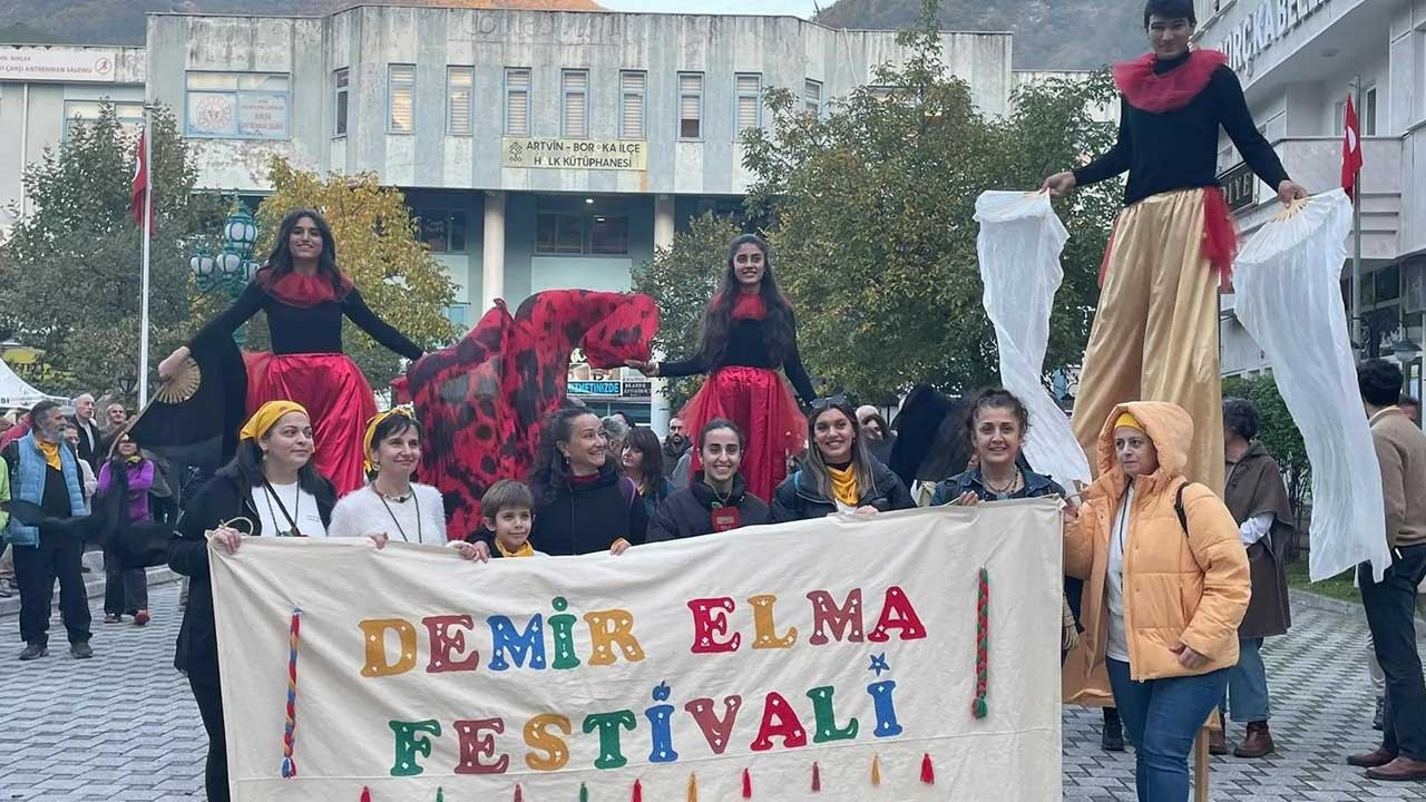 Borçka Demir Elma Festivali başladı