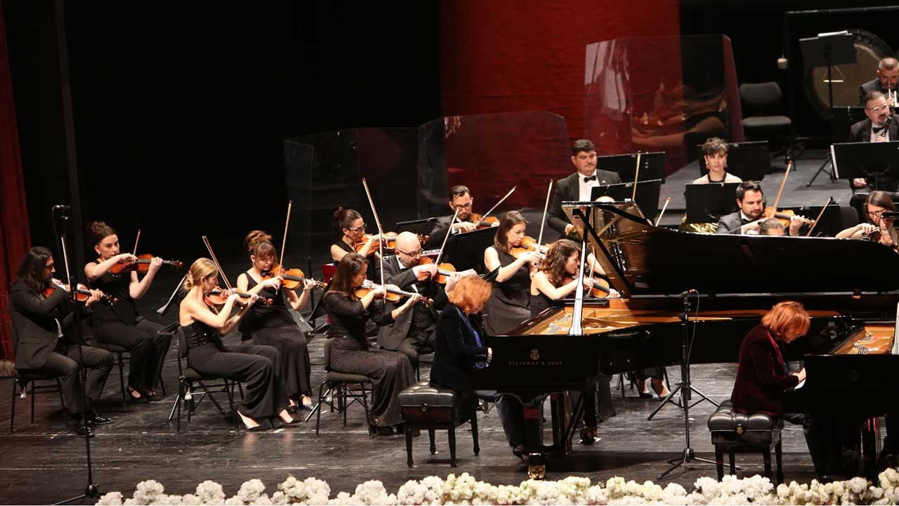 Güher ve Süher Pekinel Eskişehir'de konser verdi