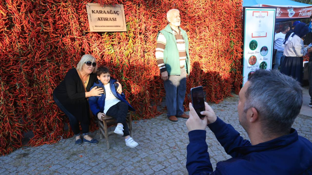 Karaağaç acı biberi festival fotoğraflarına fon oldu