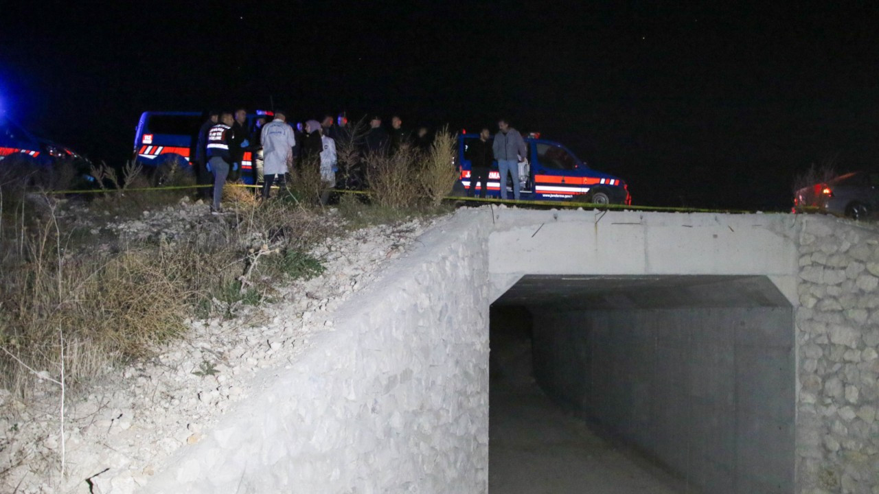 Menfezde ceset bulundu: İki arkadaşı gözaltında