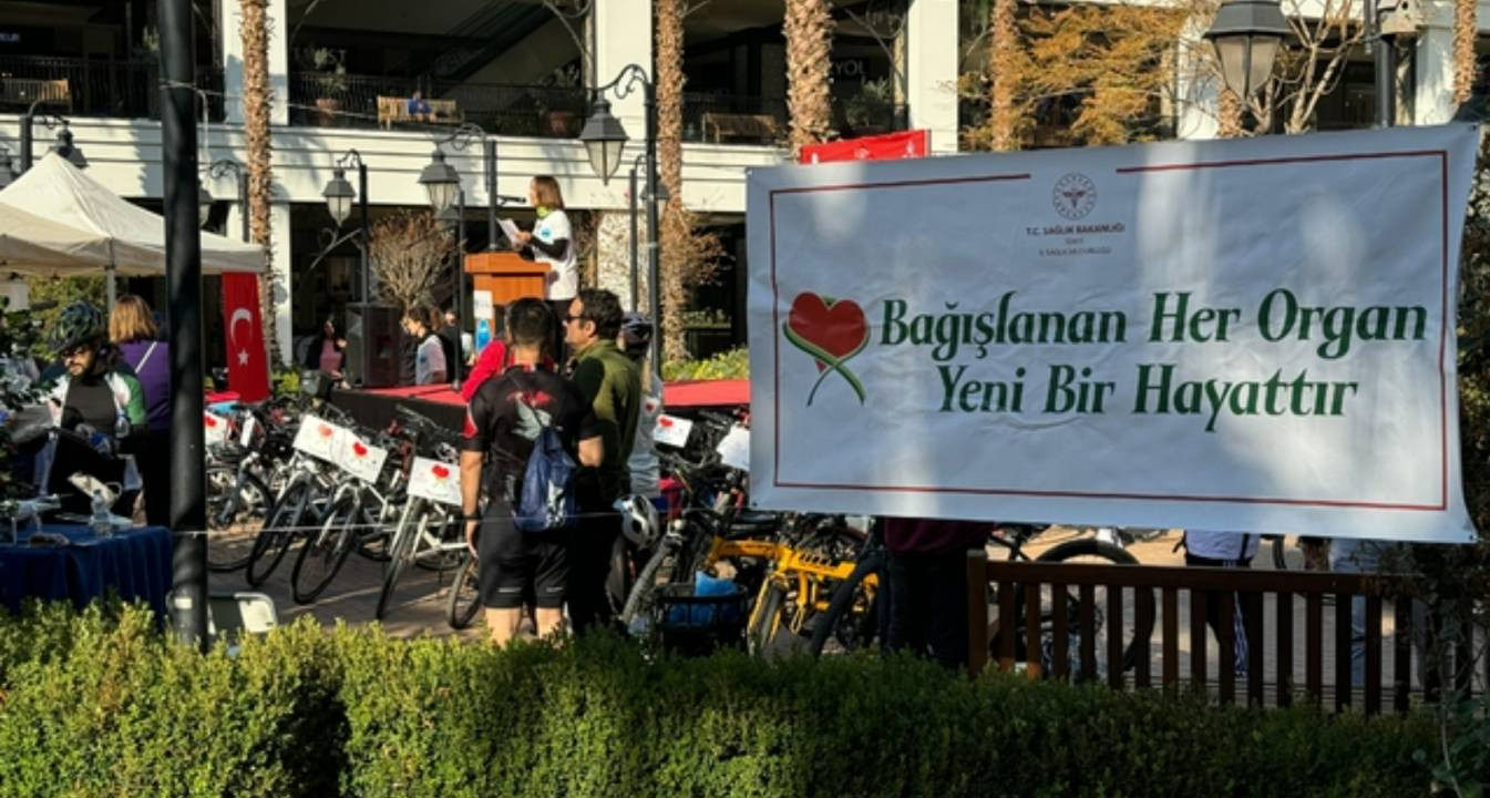 İzmir'de 'Organ Bağışı' Haftası dolayısıyla bisiklet turu düzenlendi