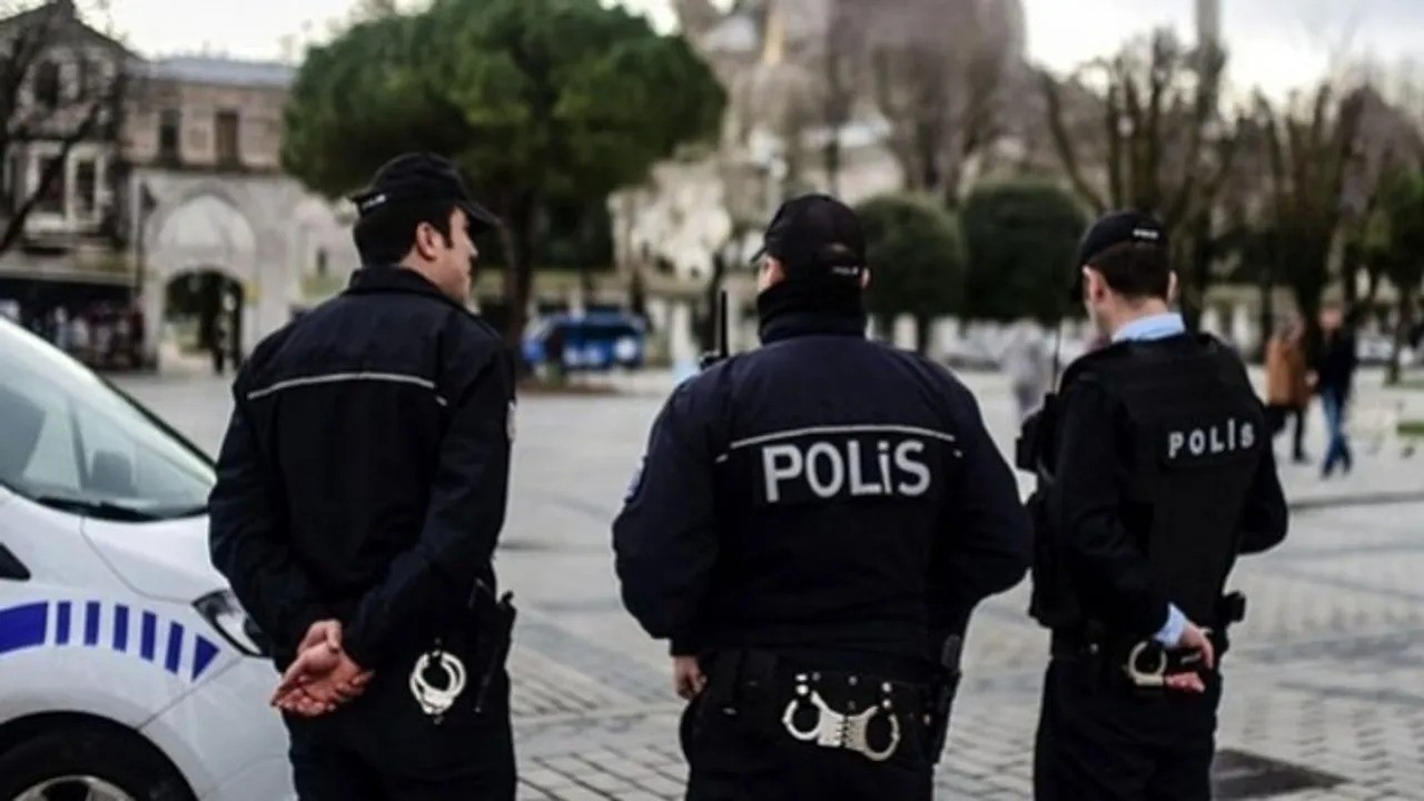 Polis, mesaiye geç gelen meslektaşını ayağından vurdu