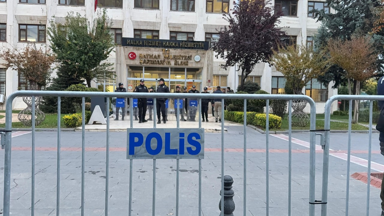 Üçüncü kez kayyım atanan Batman'da bilanço: Milyarlarca lira borç, tartışmalı atama ve ihaleler...