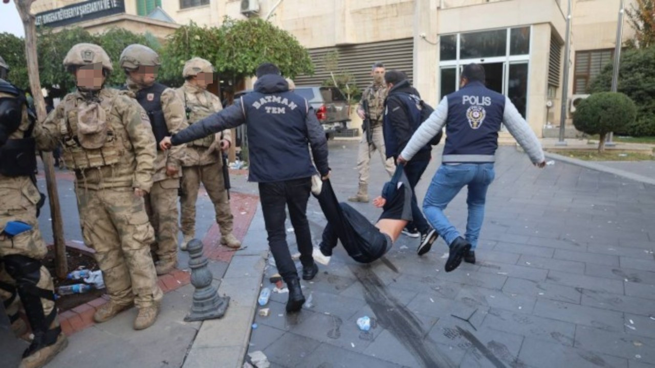 Batman'da kayyımı protesto eden 75 kişi gözaltına alındı