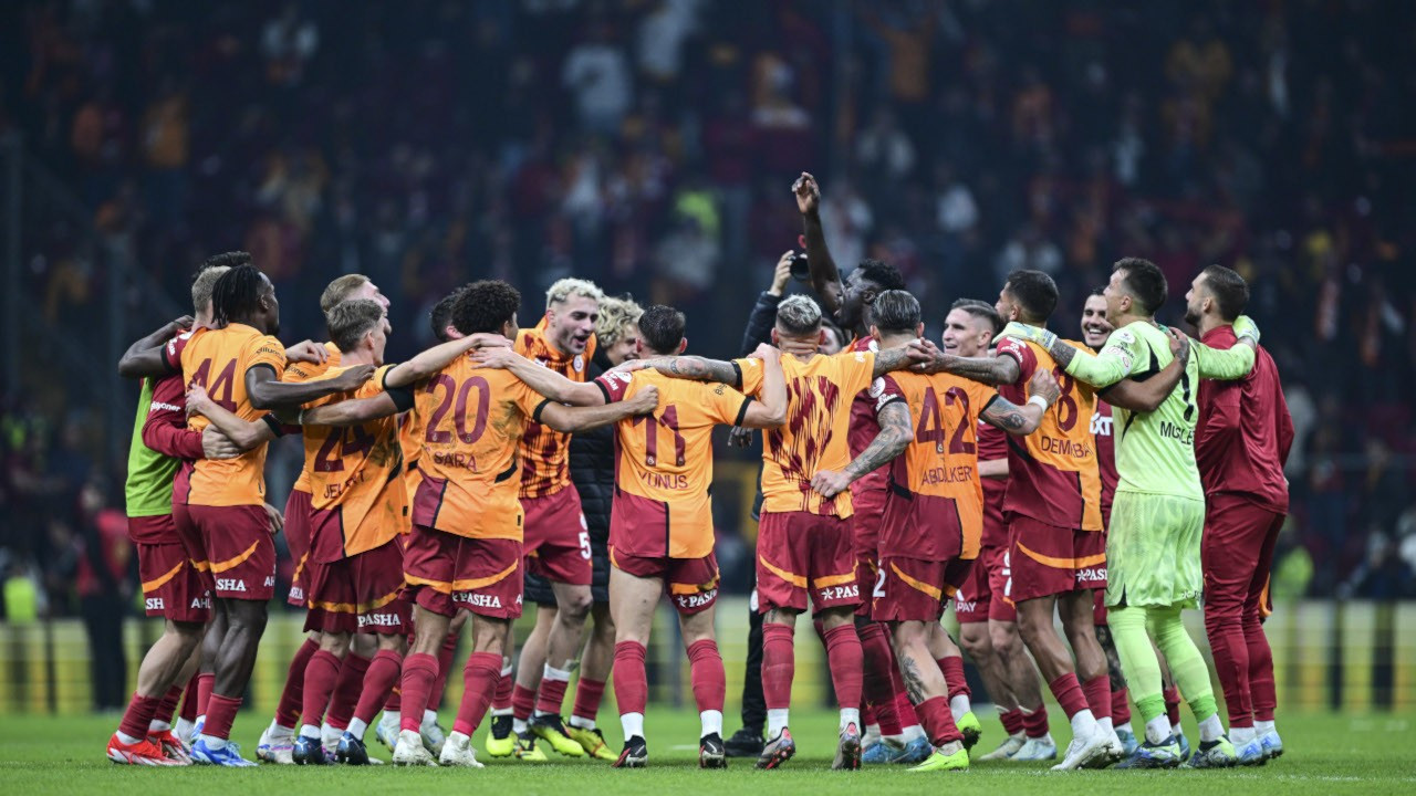 Galatasaray 125 milyon liralık forma anlaşmasını duyurdu