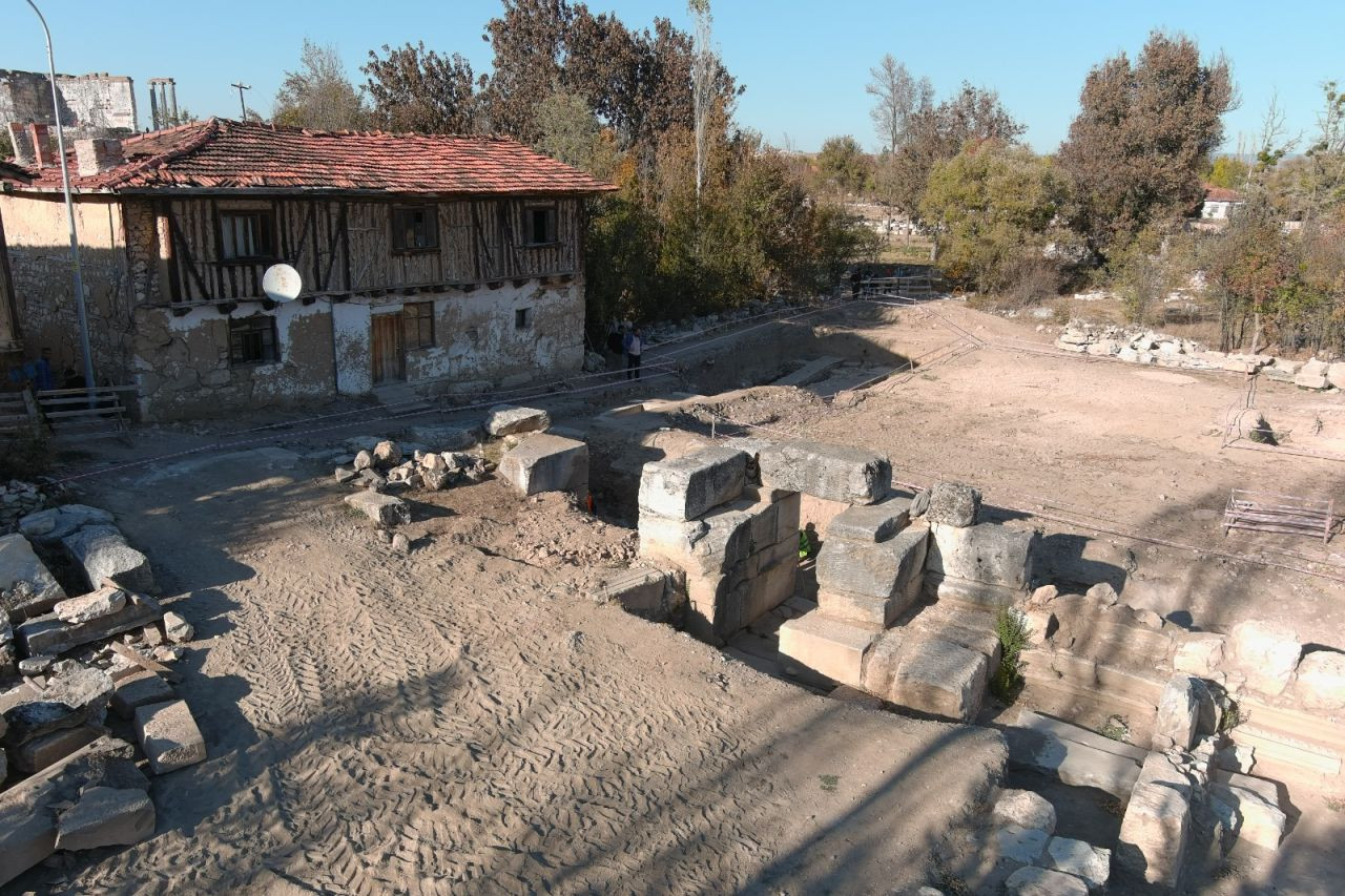 2 bin yıl öncesine ait topraktan yapılmış tiyatro maskı bulundu - Sayfa 3