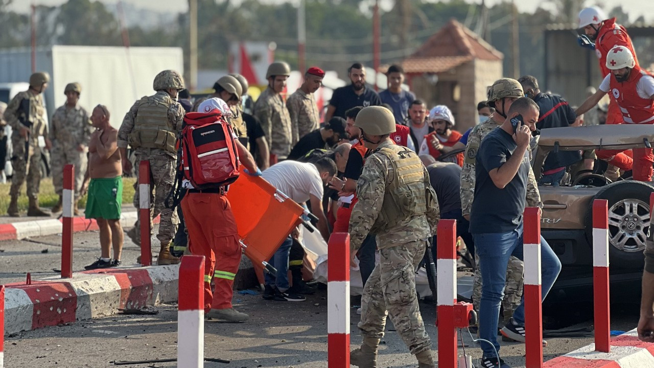 İsrail, Lübnan'da bir aracı vurdu: 3 kişi öldü, Barış Gücü askerleri yaralandı