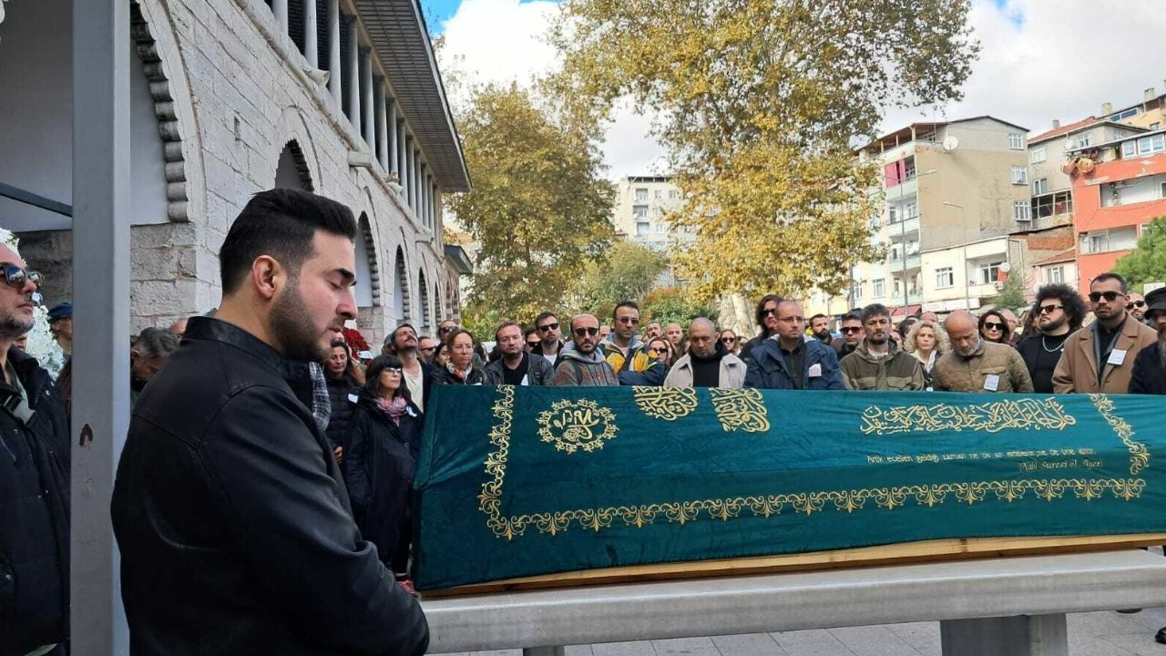 Peyk’in solisti İrfan Alış son yolculuğuna uğurlandı