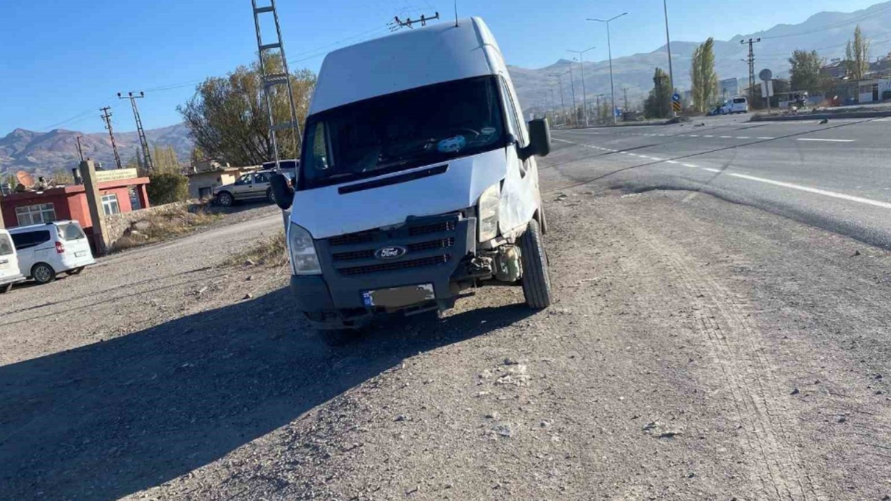 Ağrı’da trafik kazası: 3 kişi yaralandı