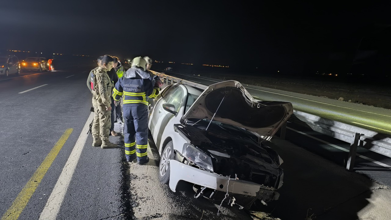 Yoldaki lastiği kaldırmak isterken, otomobilin çarpması sonucu öldü