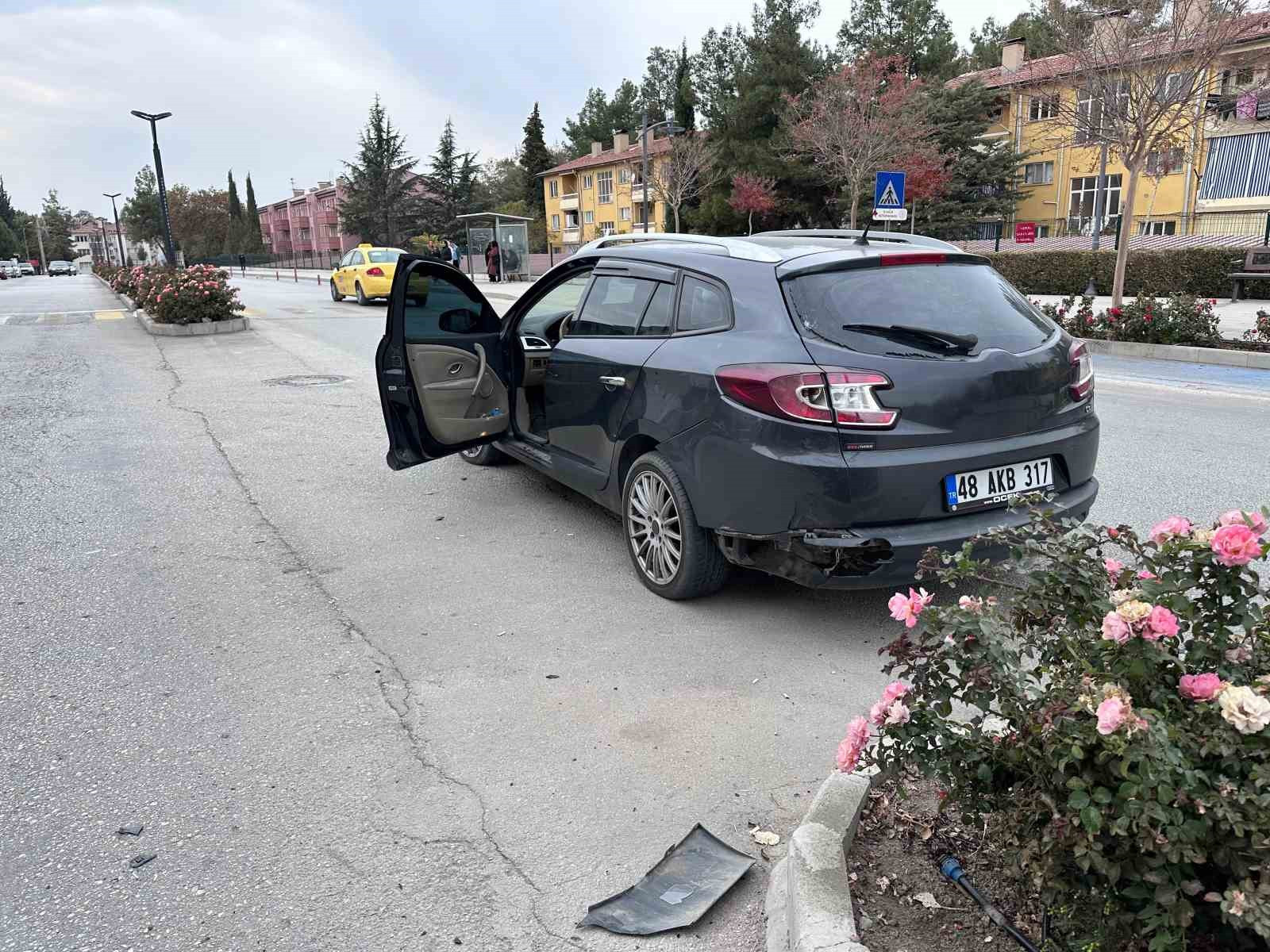 Burdur'da otomobil ile motosiklet çarpıştı: 1 yaralı