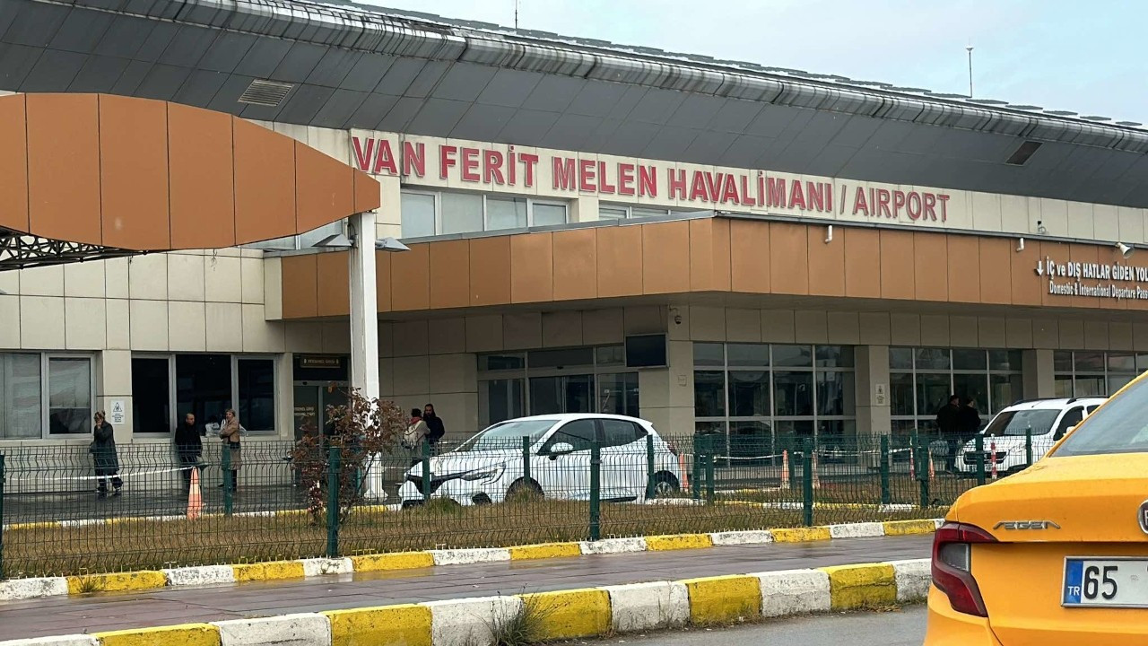 Van’da izinsiz uçurulan dronlar nedeniyle üç uçak Diyarbakır'a yönlendirildi