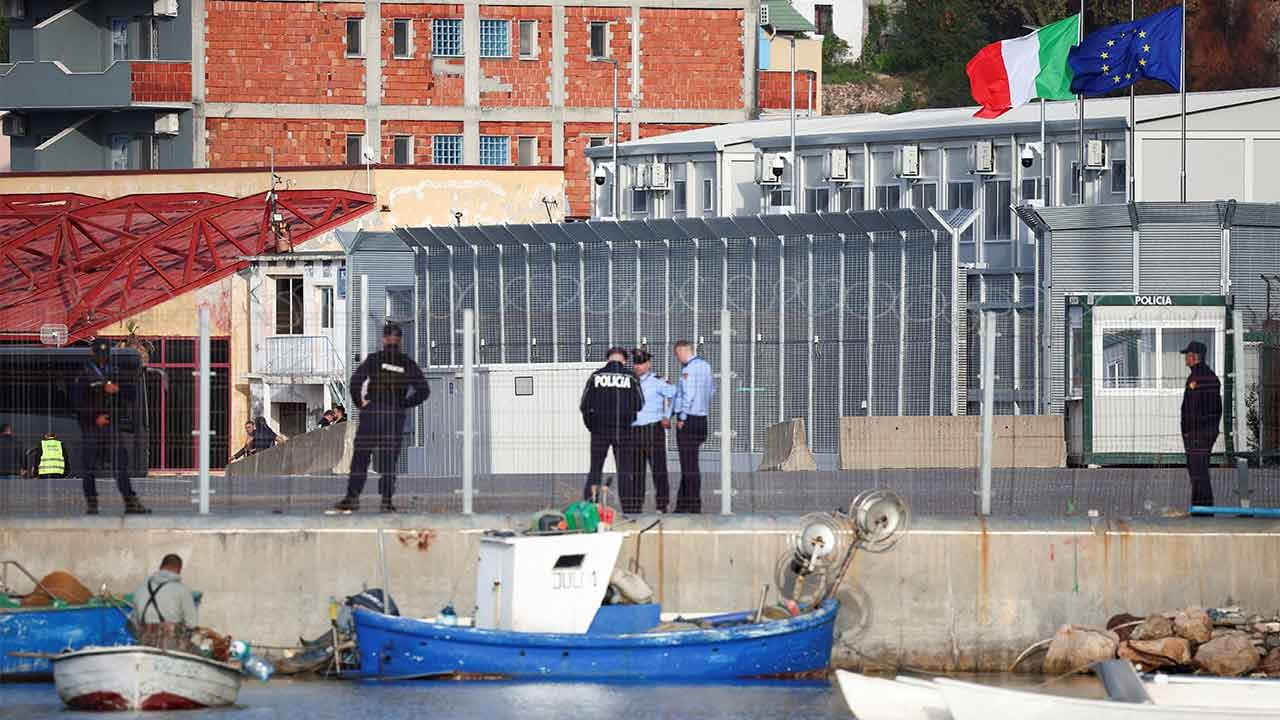 Mahkeme, İtalya hükümetinin Arnavutluk planına bir kez daha 'dur' dedi