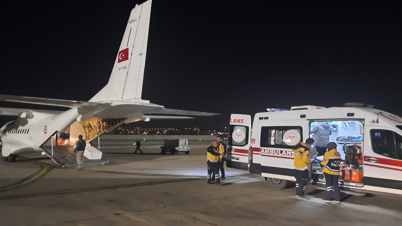 2 çocuk ambulans uçakla Ankara'ya getirildi