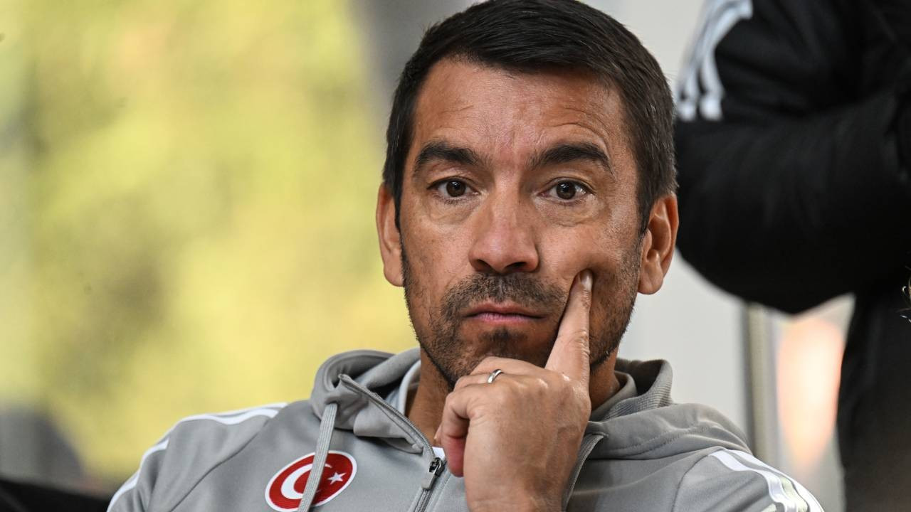 Beşiktaş'ta Giovanni van Bronckhorst kararı: Başkan Hasan Arat net konuştu